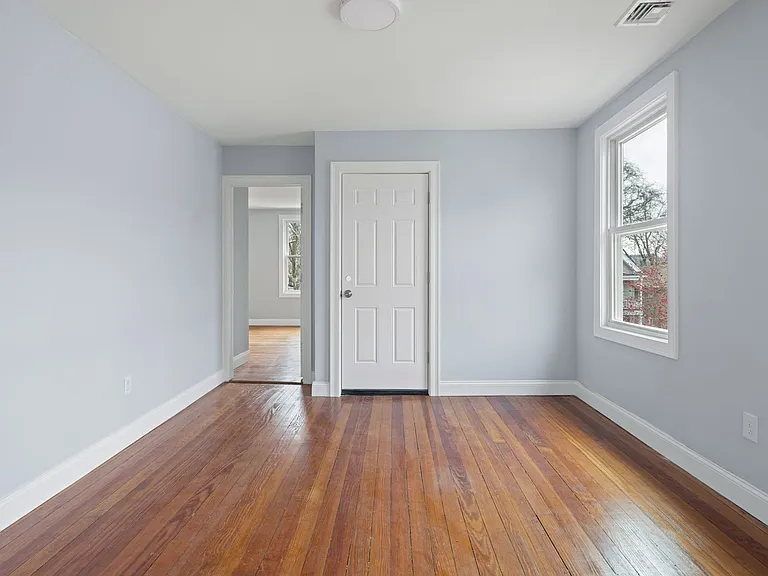 90 Nicoll St. — Photo 9