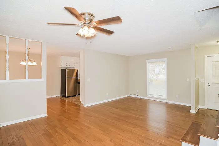 149 Oldwood Rd — Photo 3