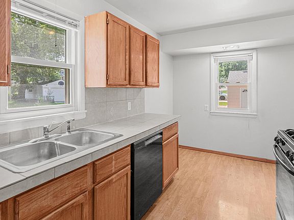4th image of 3354 Yukon Ave S