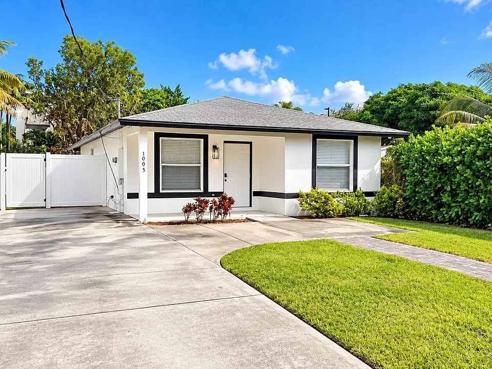 1095 Miami Blvd