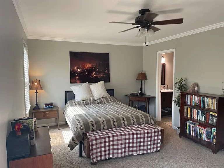 1655 Ashwood Ln — Photo 11