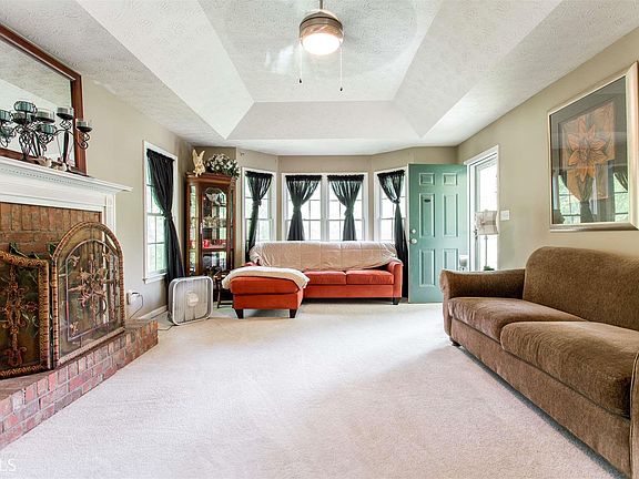 3rd image of 105 Robin Hood Dr #152