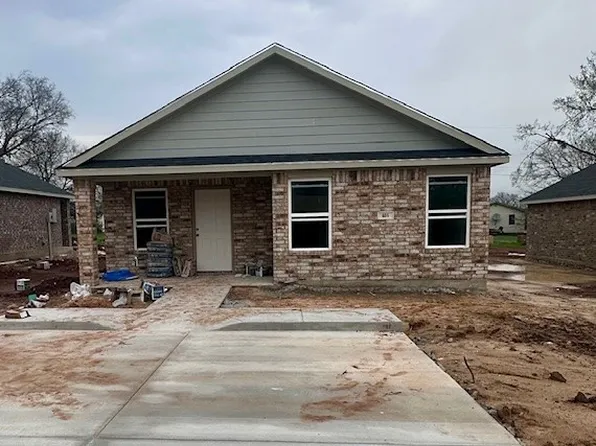 605 E Wolf St, Madill, OK 73446