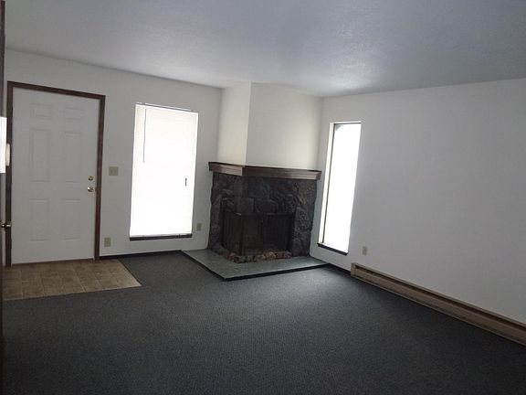Wood Burning Fireplace, Frontroom