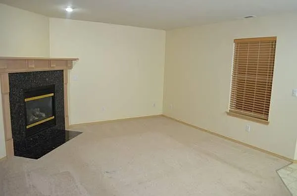 3 bed, 2.5 bath, 2360 sqft, $3,700 — Photo 4