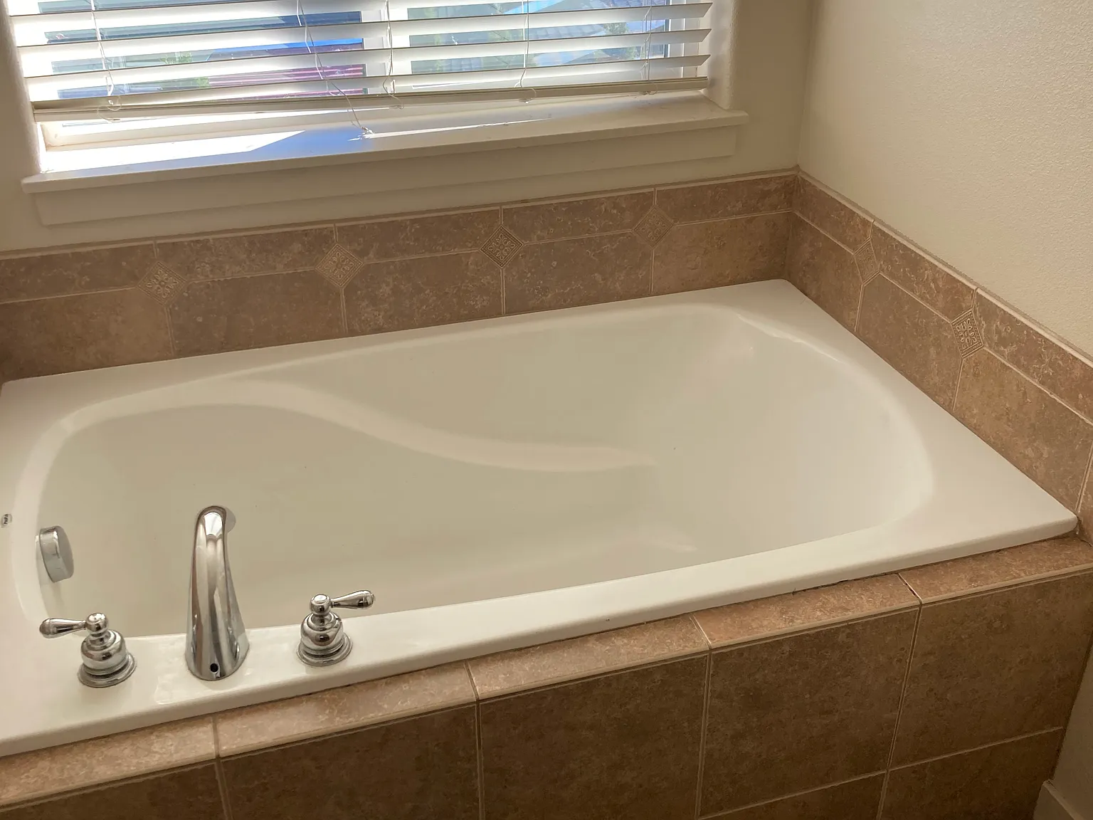 3 bed, 1612 sqft, $2,550 — Photo 2