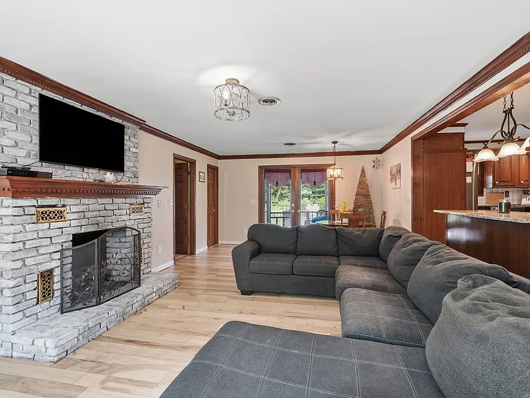 244 Federal City Rd — Photo 11