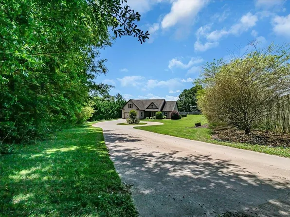 349 Silver Lake Rd, Duncan, SC 29334