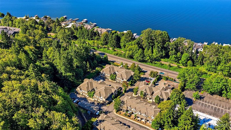 3rd image of 3500 E Lake Sammamish Parkway SE #3-103