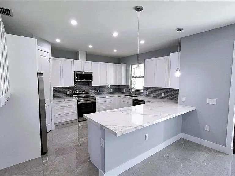 532 41st Ave NE — Photo 4