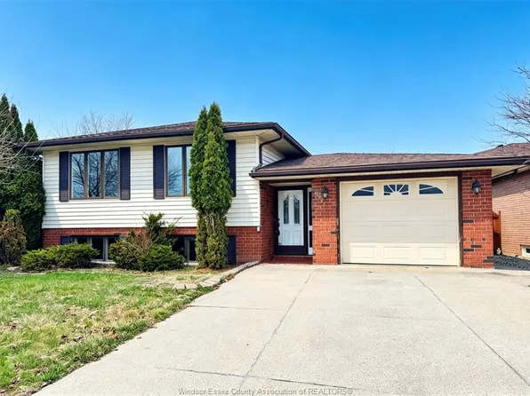 3034 Fazio Dr, Windsor, ON N9E 4G1