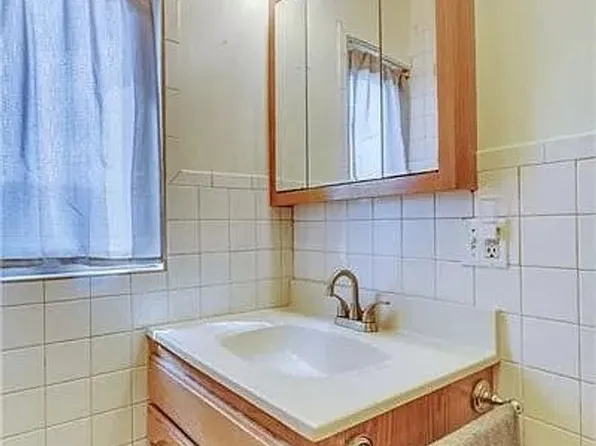 726 Chartiers Ave, Mc Kees Rocks, PA 15136