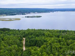 3 Red Barn Rd, Hancock, MI 49930