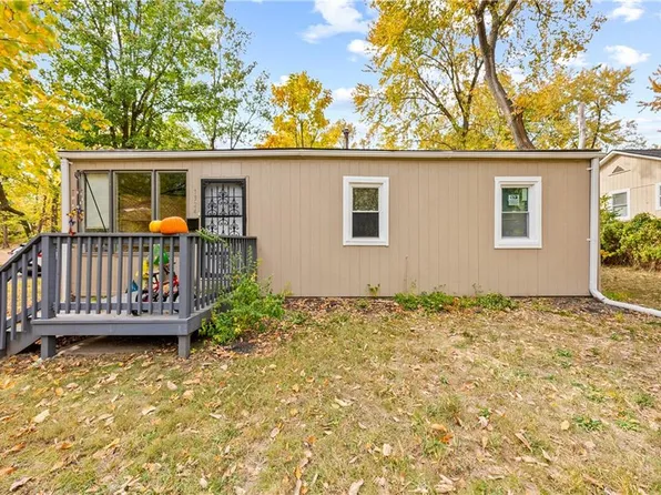 1324 S Pope Ave, Independence, MO 64055
