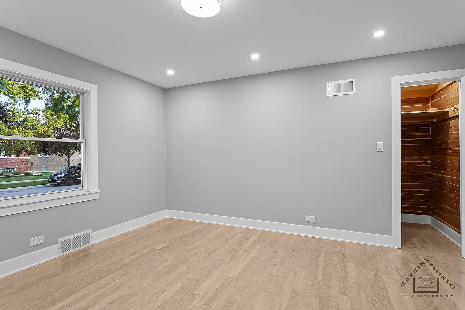 3 bed, 1350 sqft, $2,489 — Photo 3