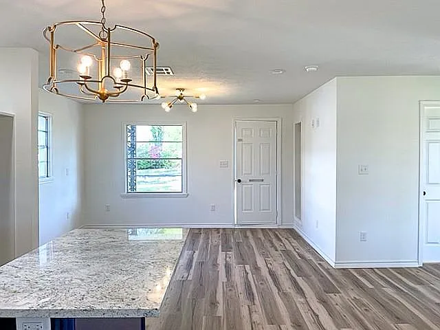 930 Shady Ln — Photo 13