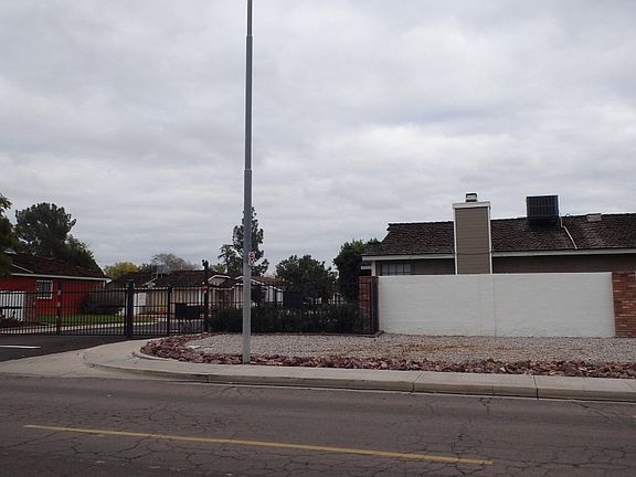 2nd image of 106 E Campo Bello Dr