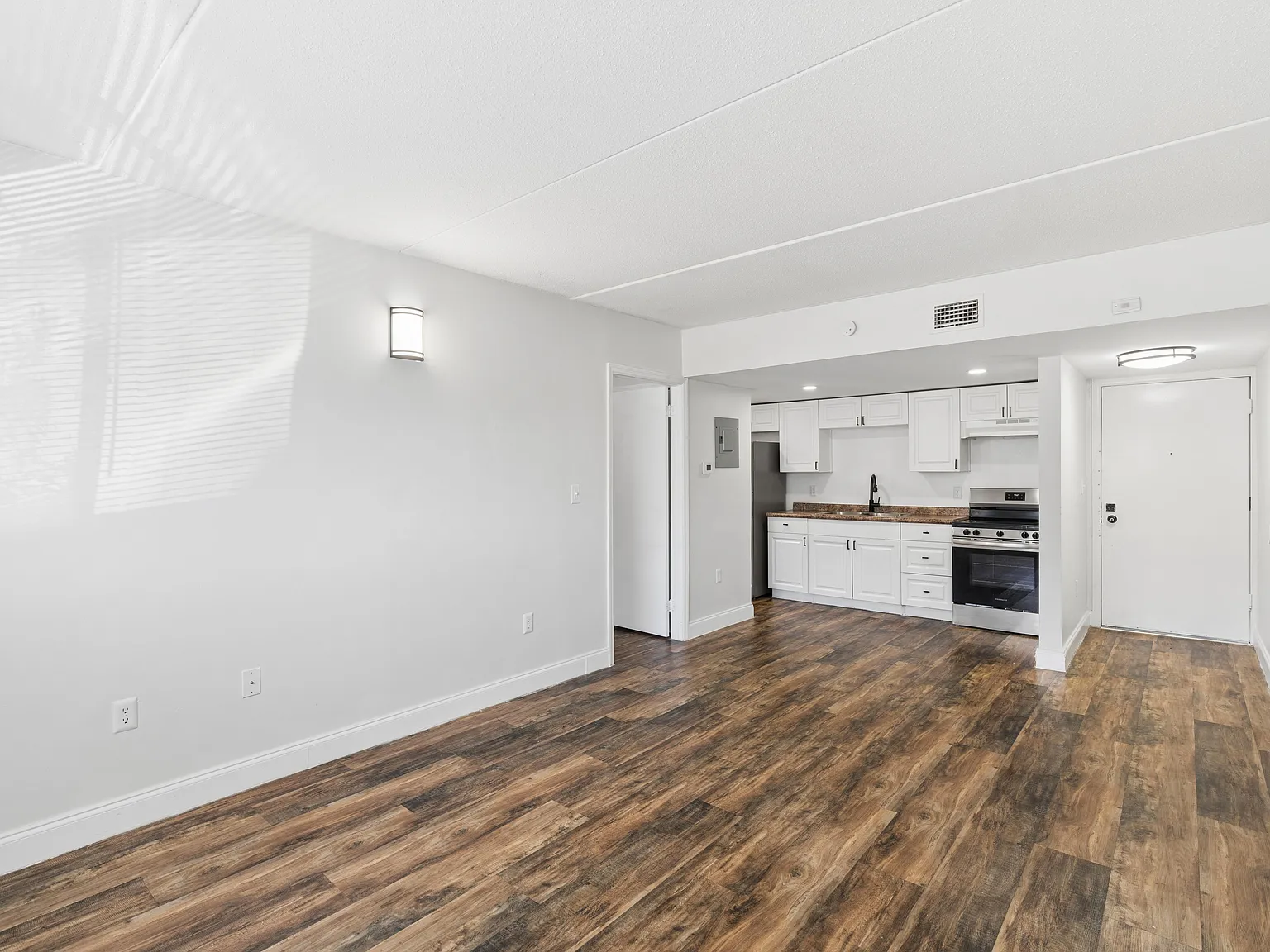 Addison Cove — Photo 1