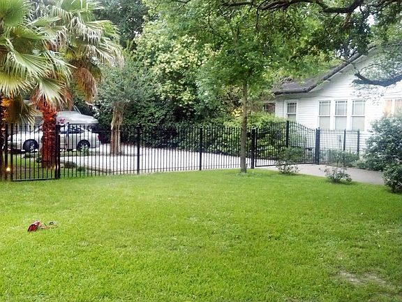 Steel Fence w/Electric Gate 