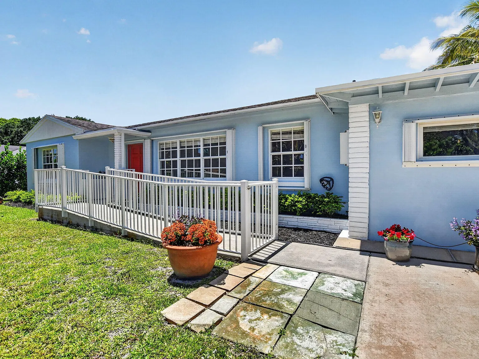 4 bed, 3.0 bath, 1648 sqft, $3,800 — Photo 2