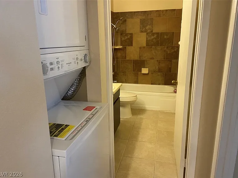 1303 Darlene Way #402A — Photo 2