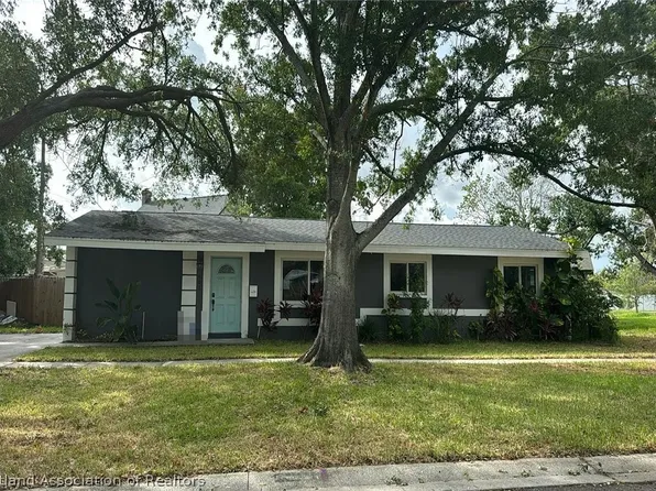 401 Patica Rd NE, Saint Petersburg, FL 33702