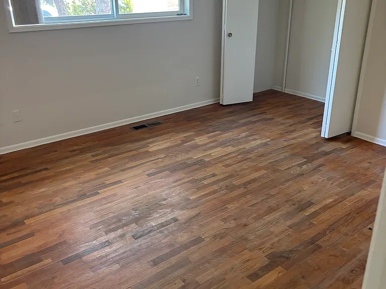 Alder Ave — Photo 9