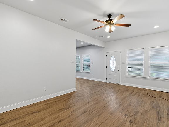 3rd image of 4805 Pickett St