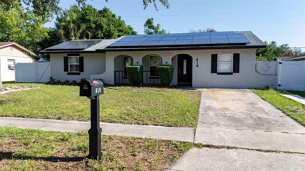 3 bed, 2.0 bath, 950 sqft, $2,890 — Photo 1