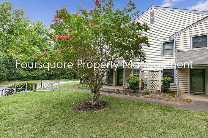 110 Oak Hollow Ct #110 — Photo 3