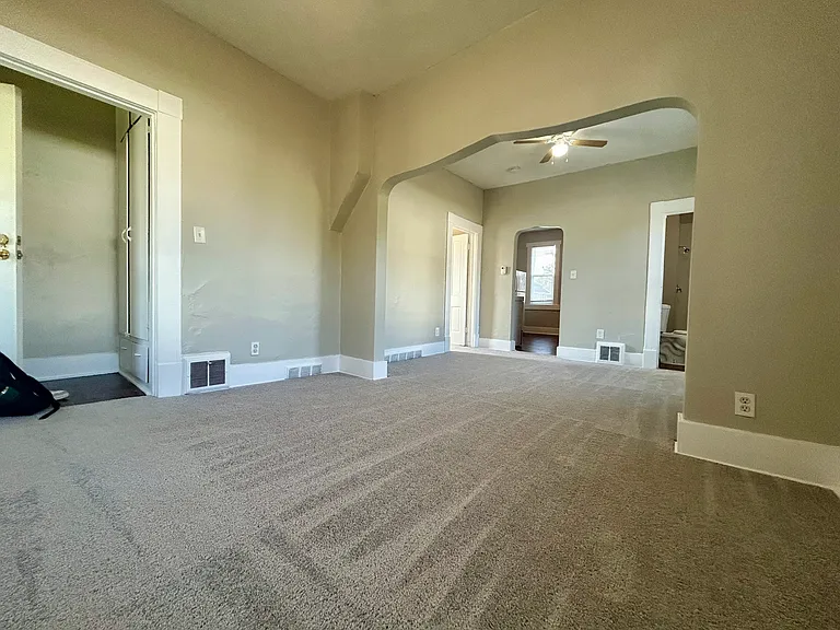 3029 Pratt St — Photo 3