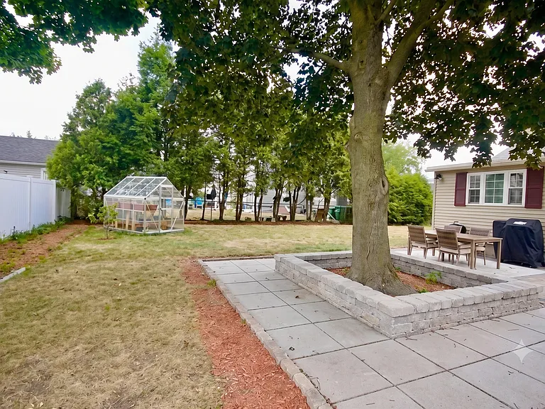 47 Lawrence St — Photo 11