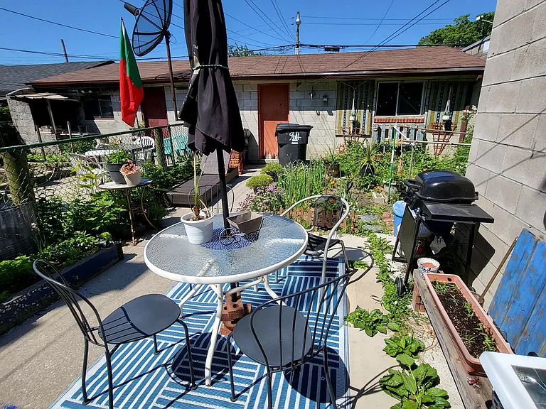 194 Beatrice St #2 — Photo 13