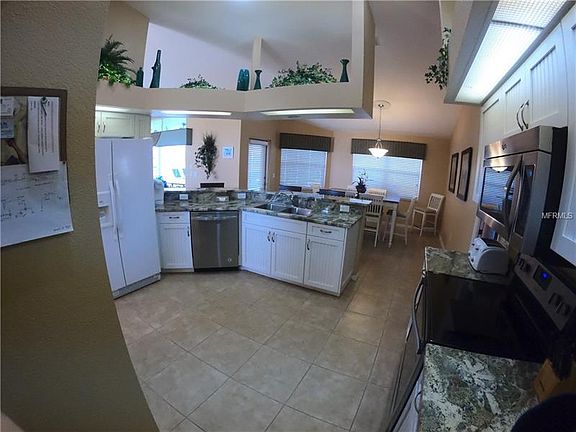 5th image of 706 Rotonda Cir