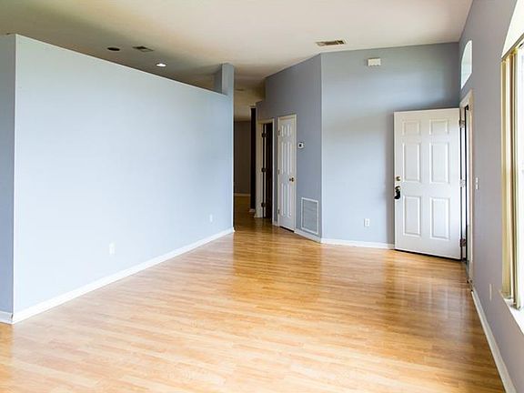 4th image of 965 Forest Hill Dr