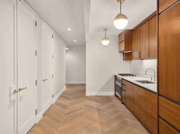 150 Charles Street 2ES image 3 of 11