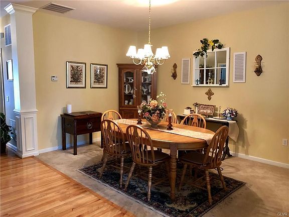 2nd image of 8 Glenmoor Cir N