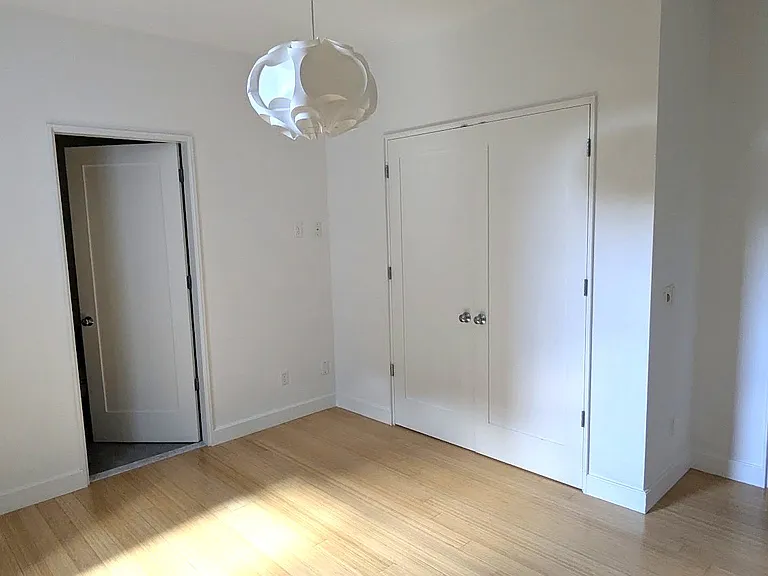 321 W 2nd St #10 — Photo 18