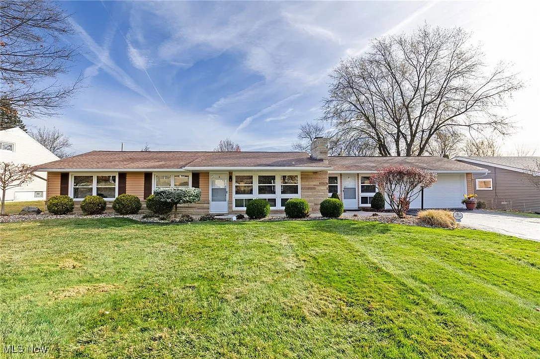 1165 Laurelwood Rd photo 1