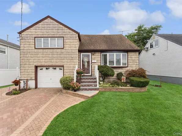43 Layton Street, Freeport, NY 11520