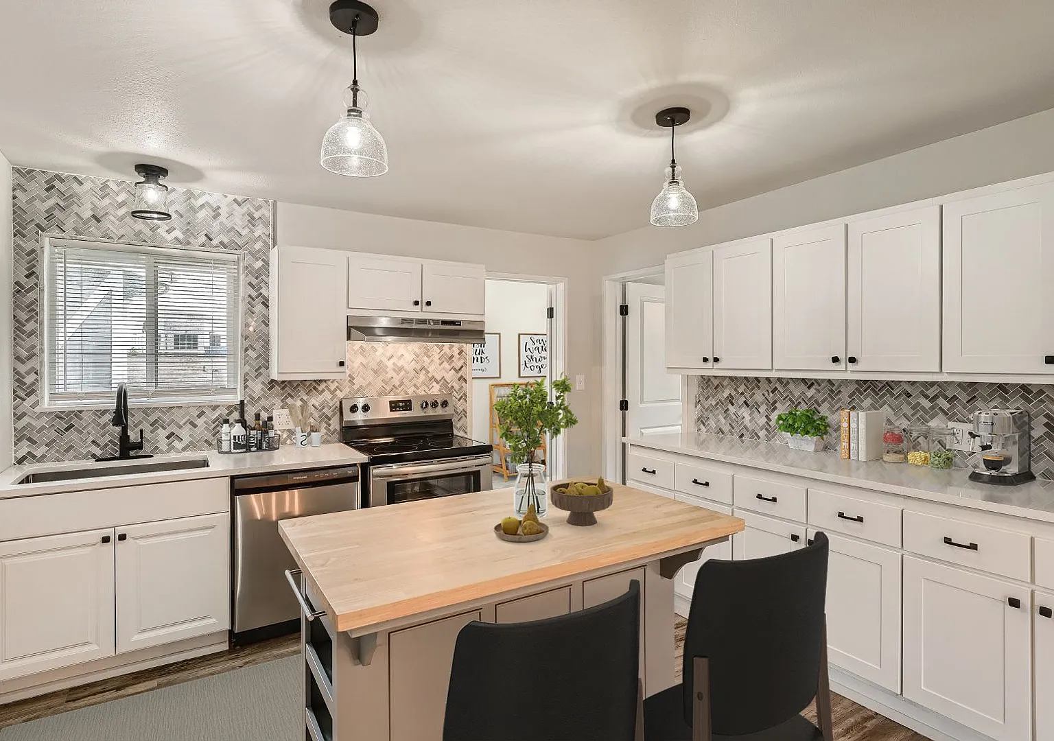 Renovated 2 Bed 1 Baths! Directly Next To JBLM! Hurry Don't Miss Out! — Photo 3