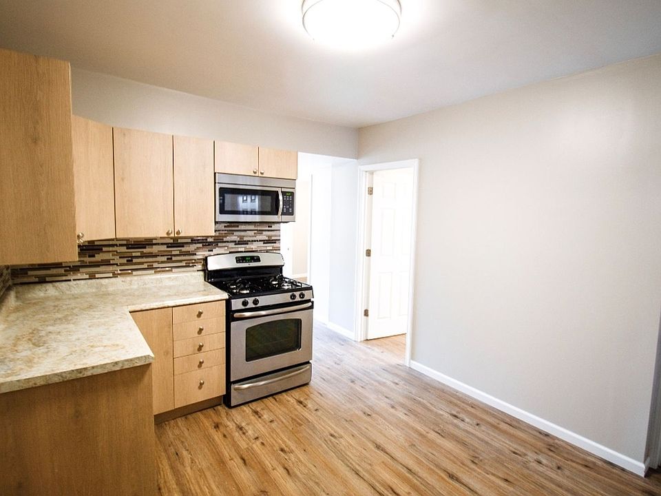 1st image of 1828 W 22nd Pl #1F