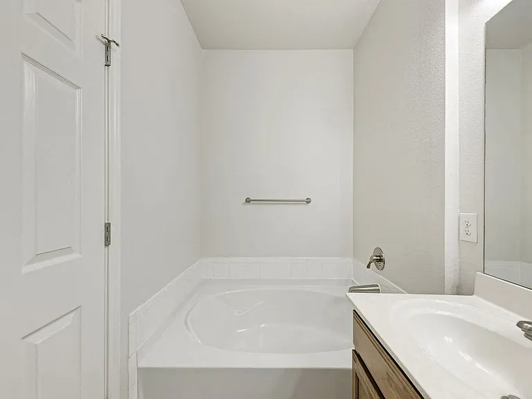 Riverhorse Ranch Apartments II — Photo 26