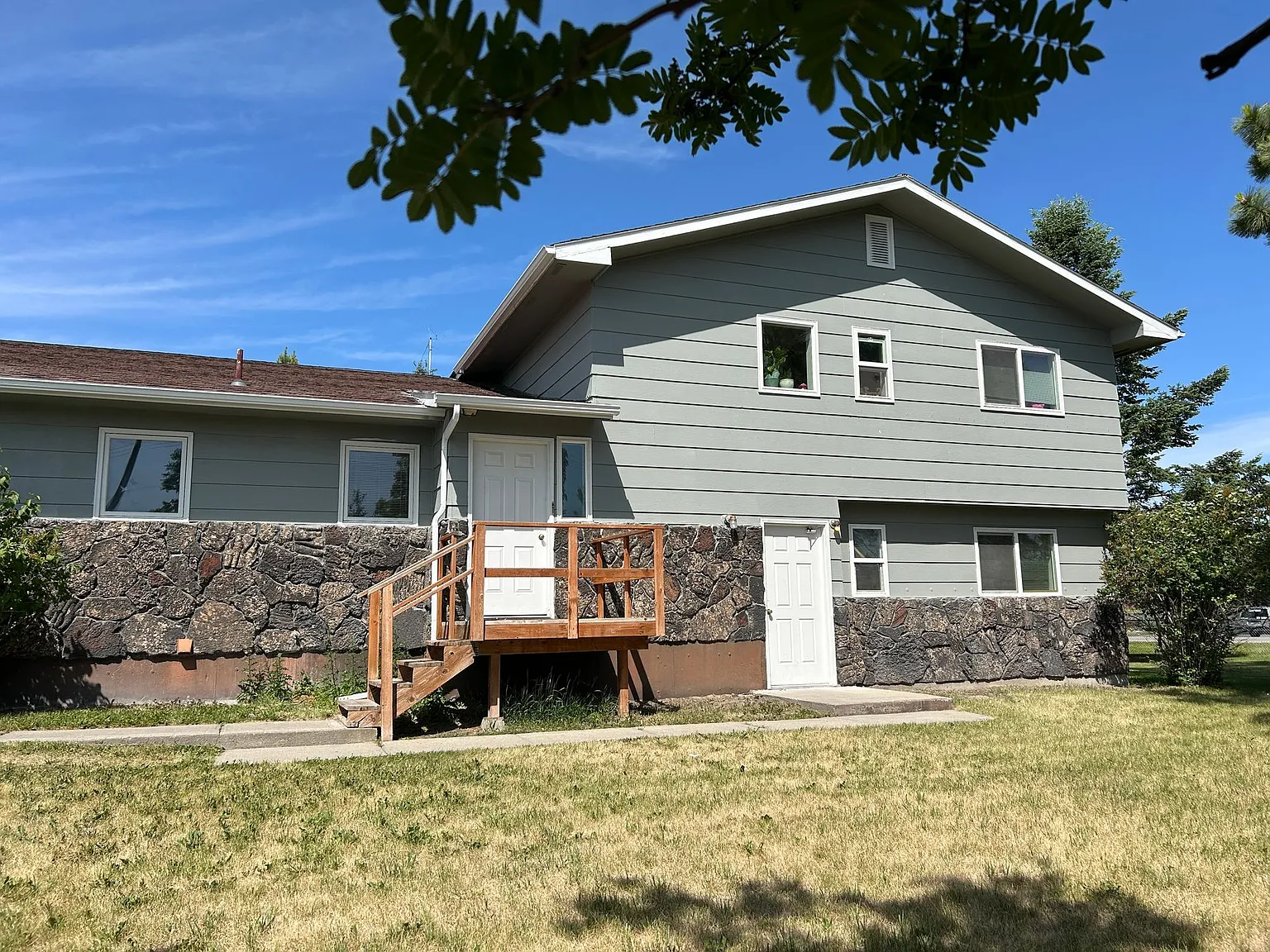 640 West Valley Drive (HC) — Photo 2
