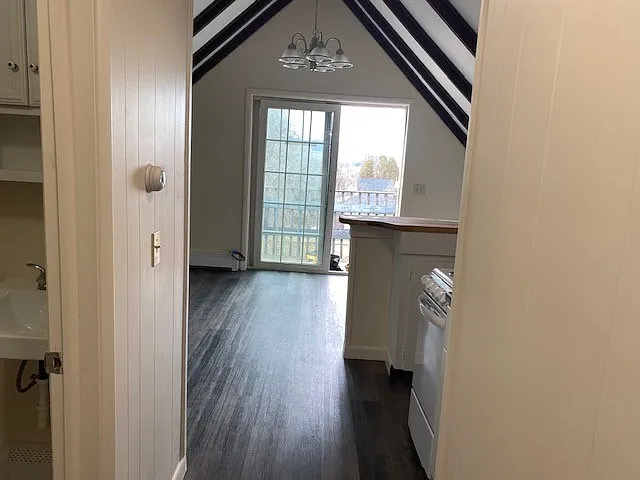 2 bed, $1,025 — Photo 2