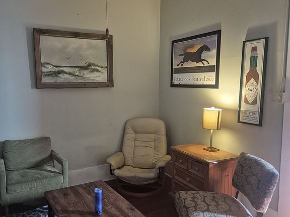5th image of 413 Mary St #413