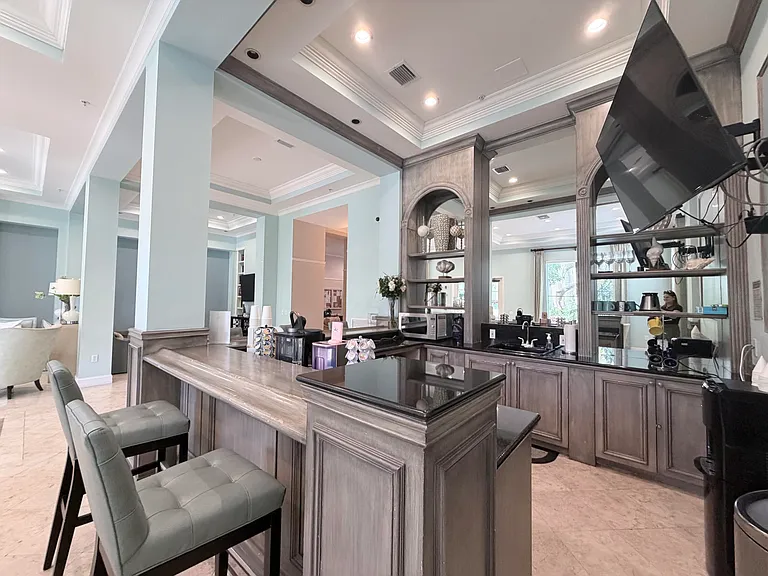 630 Sapodilla Ave #323 — Photo 19