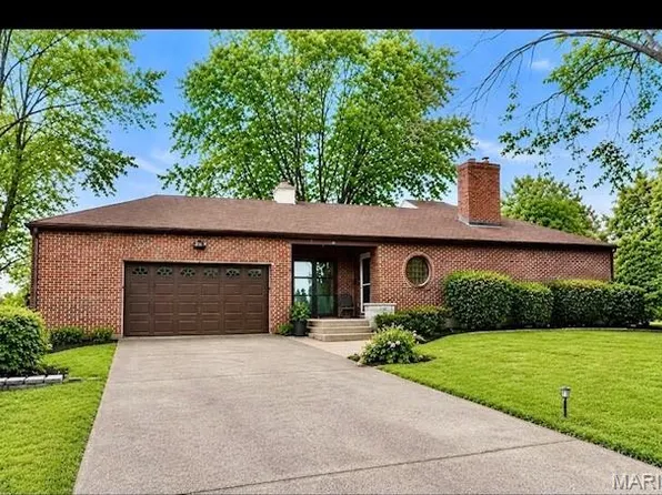 701 Garlyn Ct, Saint Louis, MO 63123