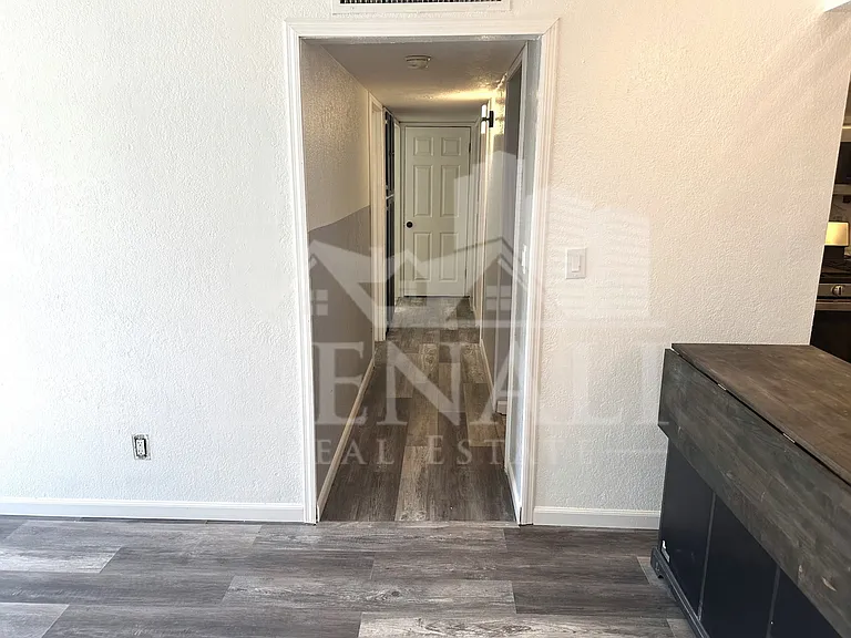 216 E Carol Ave — Photo 7