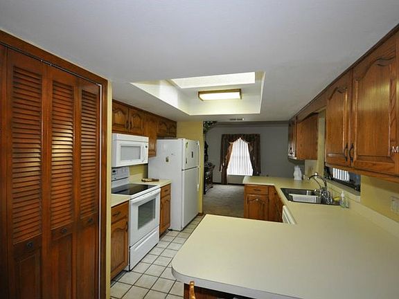 3rd image of 726 Armadillo Dr